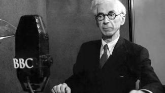 Picture of Bertrand Russell at an interview